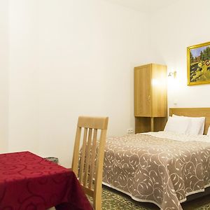 Authentic Akacfa Apartment